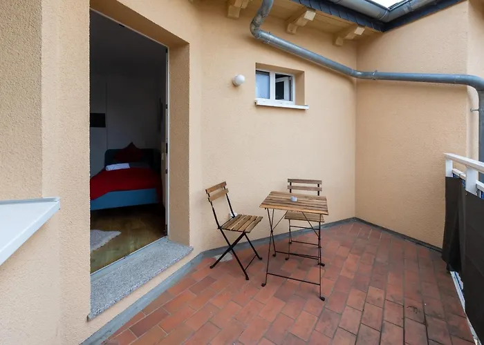 Fullhouse - Halle - T28 - Hawk Apartment