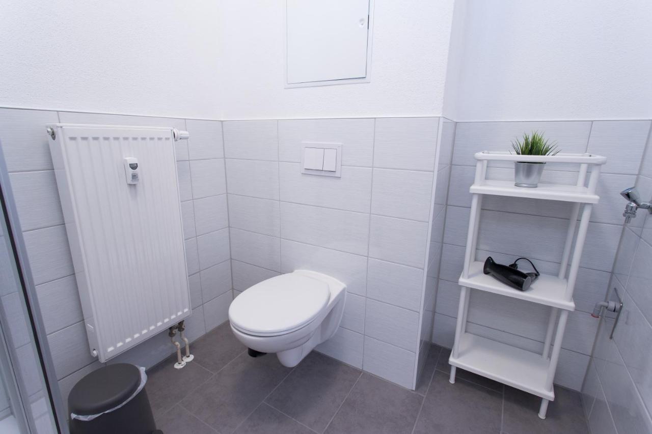 Apartment Fullhouse - Halle - T28 - Hawk *